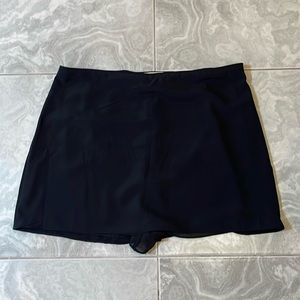 Abercrombie & Fitch - Black Skort (new w/tag)